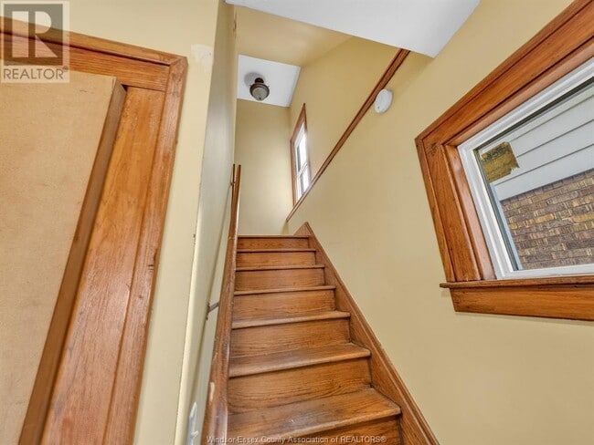Building Photo - 1077 Moy Ave