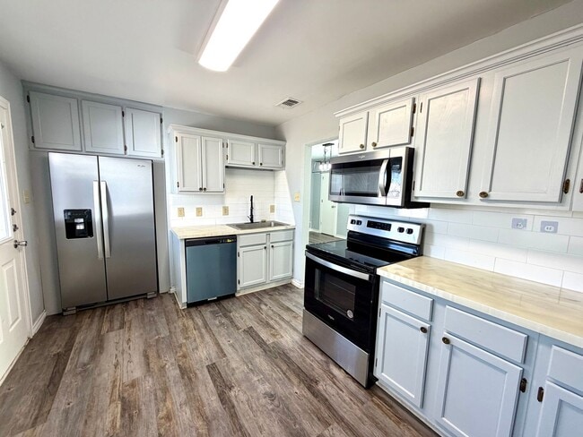 Building Photo - 521 Blake St