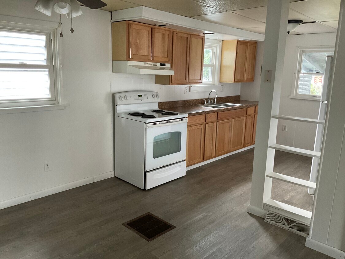 897 27th St Unit Apartment 1, Altoona, PA 16601 Apartments in Altoona, PA