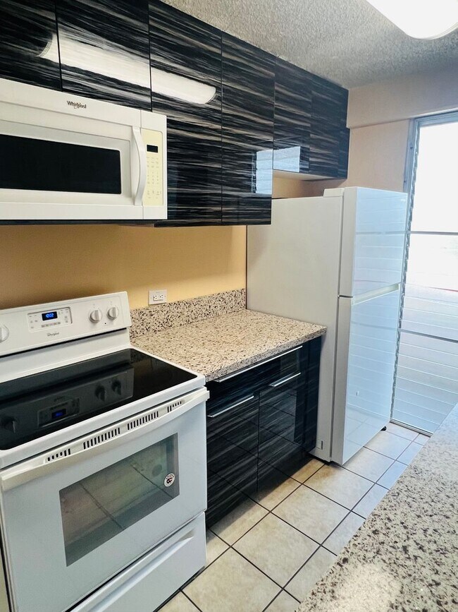 Foto del edificio - Beautifully Updated 1BR Condo Minutes from Waikiki/Ala Moana