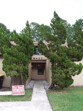 Building Photo - 8427 Pineverde Ln