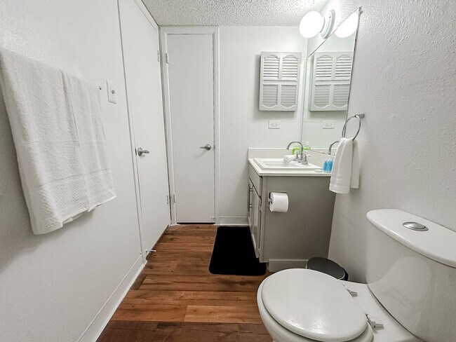 Foto del edificio - 1071 Clayton Ln