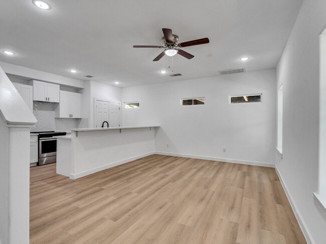 Building Photo - 8409 Mahalia Dr