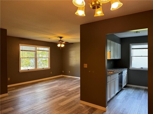 Building Photo - 205 White Oak Dr NE