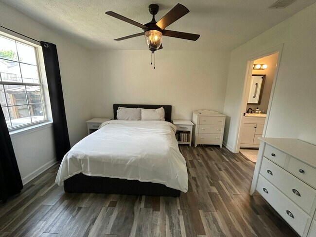 Foto del edificio - 6303 Causeway Rd