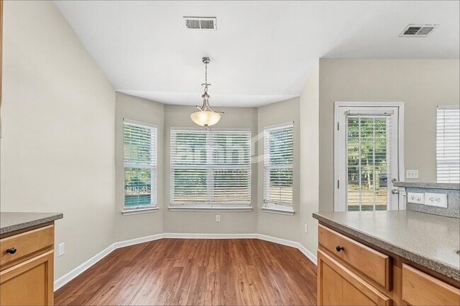 Foto del edificio - 9029 Robins Nest Way