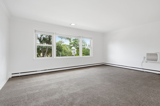 Building Photo - 2726 N Nordica Ave
