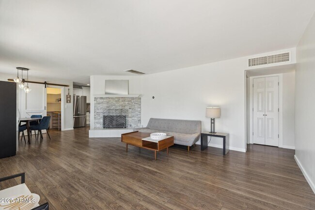 Foto del edificio - 3744 E Amelia Ave