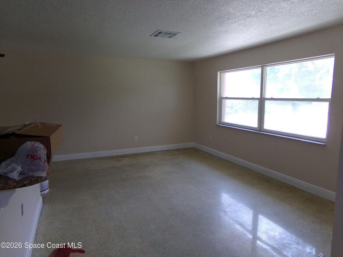 Building Photo - 1819 Poinsetta Blvd