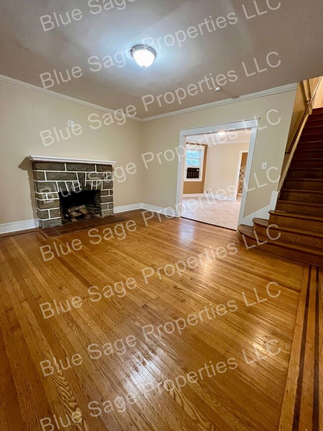Building Photo - Spacious 3 Bedroom 1 Bath in Lansdowne