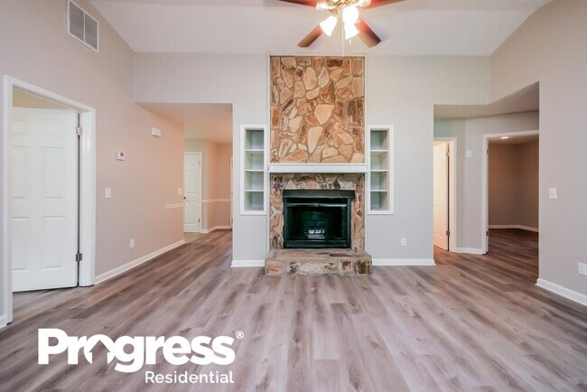 Building Photo - 3340 Mustang Dr