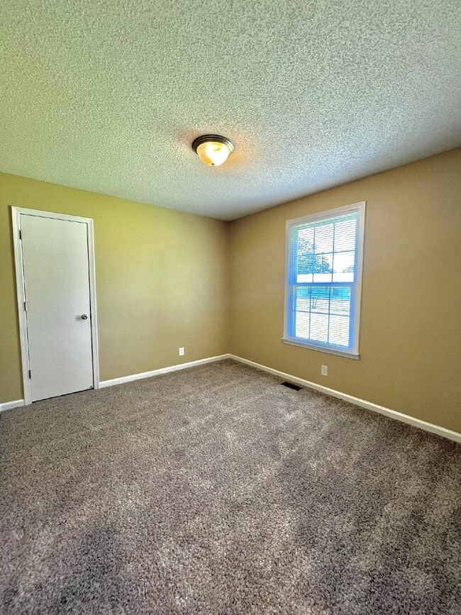 Foto del edificio - "Charming 3-Bedroom Rental with Modern Amenities in Clarksville, TN!"