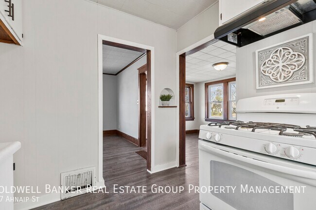 Building Photo - 347 Ahnaip St