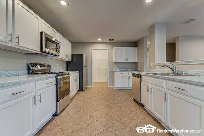 Foto del edificio - Newly renovated spacious 4 bed/2 bath, wit...