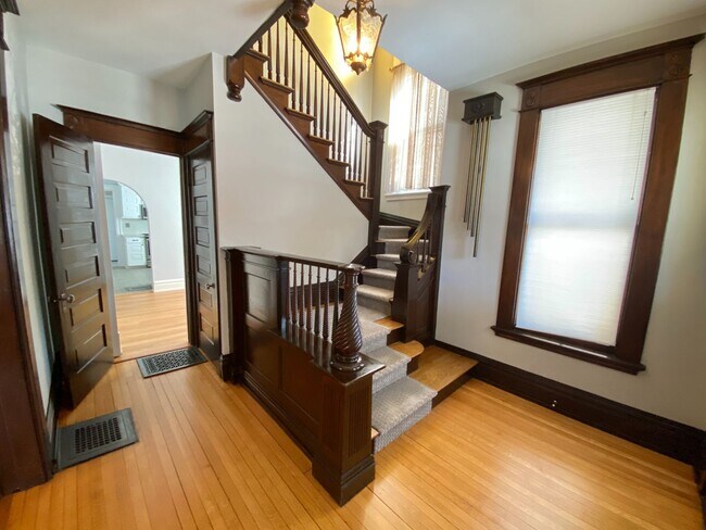 Building Photo - 229 Crescent NE- Walk to Medical Mile- Wat...