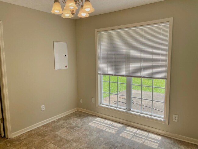 Foto del edificio - 810 Lakeview Drive