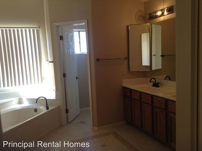 Building Photo - 1111 W Antelope Creek Way
