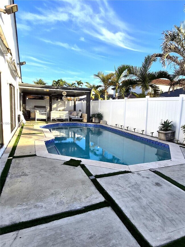 Foto del edificio - 8122 NW 187th Ter