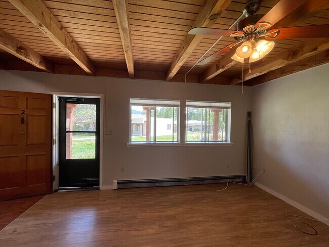 Building Photo - 413 Valverde St