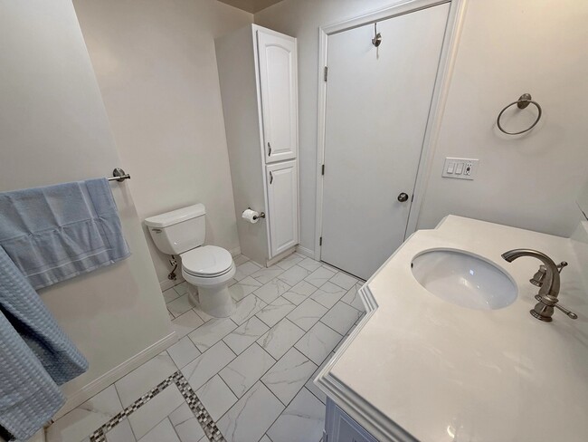 Building Photo - 4530 Whitsett Ave