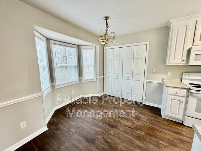 Building Photo - 300 Melanie Ct