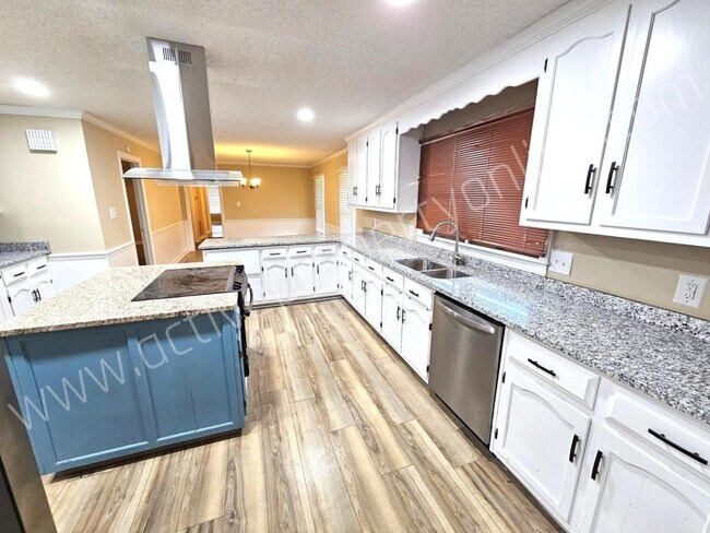 Foto del edificio - 5835 Huddersfield Rd