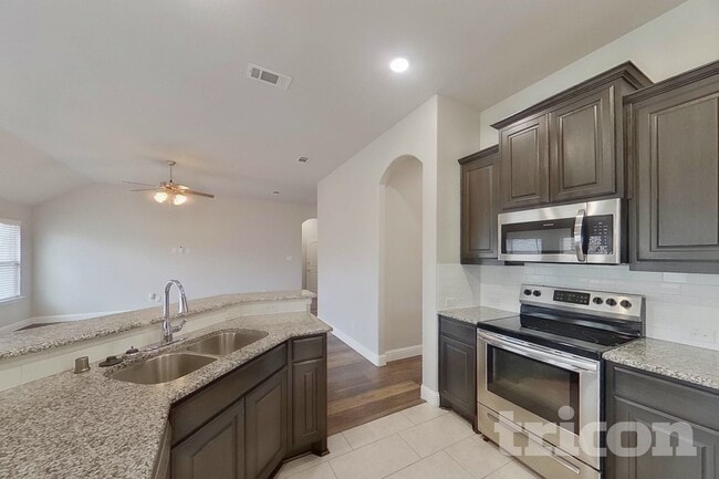 Building Photo - 536 Longhorn Ln