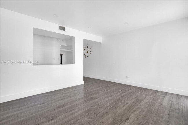 Building Photo - 14970 Leisure Dr