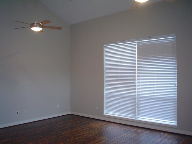 Foto del edificio - 6103 Gehring St