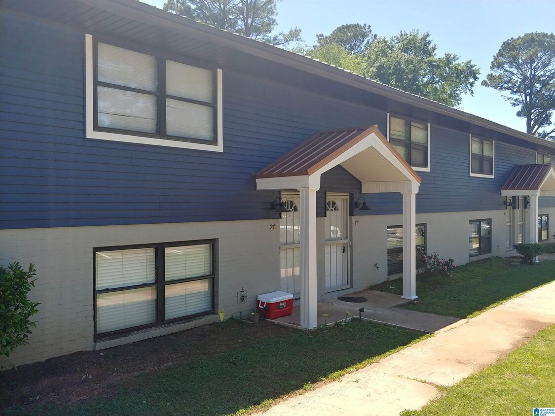 Foto principal - 210 Overland Rd