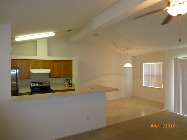 Foto del edificio - 1367 Shirley Oaks Dr S