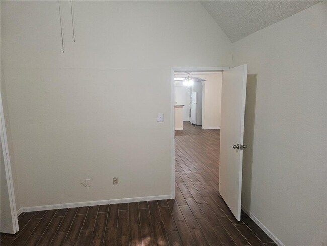 Foto del edificio - 2425 Holly Hall St