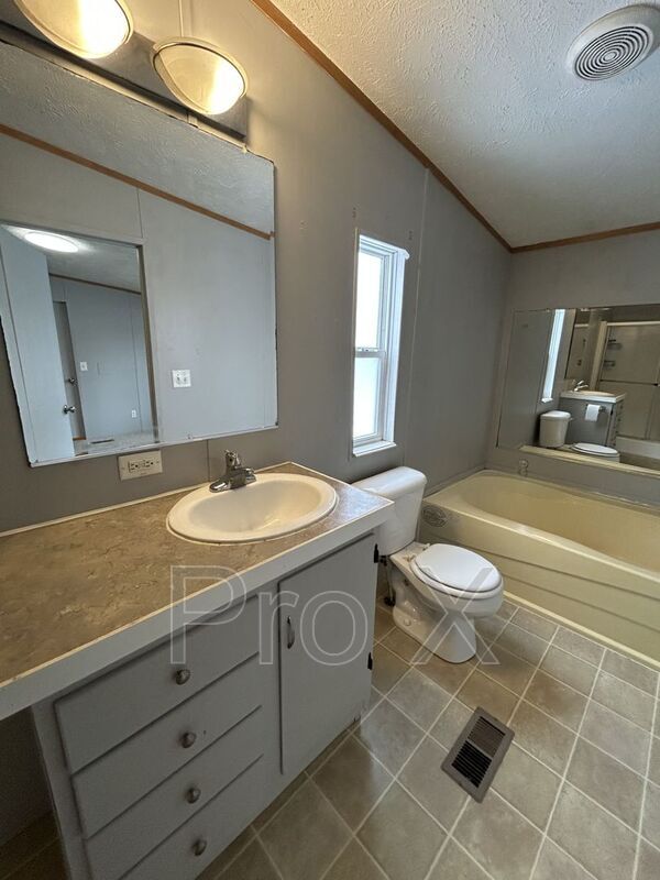 Foto del edificio - 1116 W 1st St