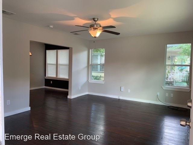 Building Photo - 3 br, 1 bath House - 530 E. Southcross Blvd.