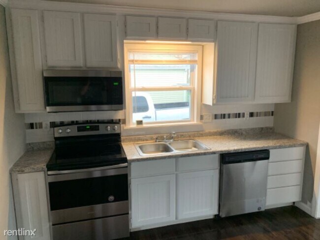 Foto del edificio - 3 br, 2 bath House - 1550 Winfield St