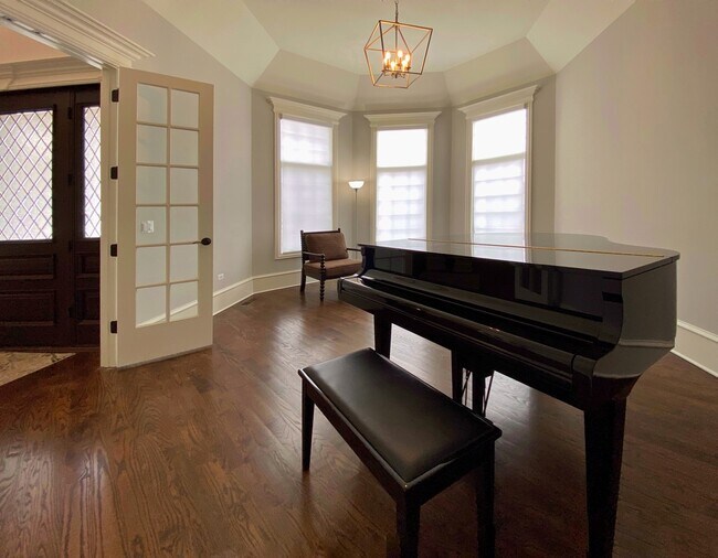 Building Photo - 3319 Club Ct