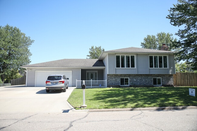 Building Photo - 3001 Arbor Dr