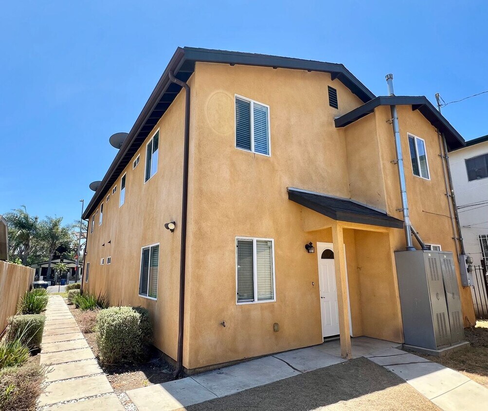 Foto principal - 621-623 W Imperial Hwy