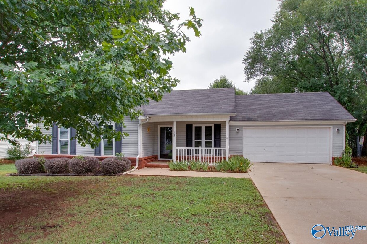 Primary Photo - 225 Cedar Creek Cir