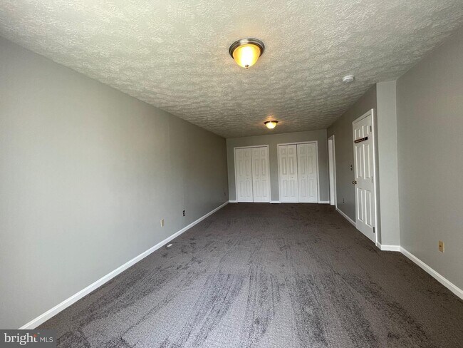 Building Photo - 7219 Ford Hollow Dr