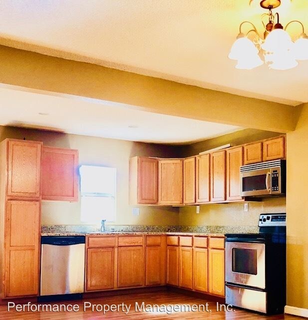 Building Photo - 3 br, 2 bath House - 935 Hazel Ct.