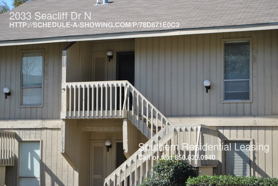 Primary Photo - 2033 Seacliff Dr N