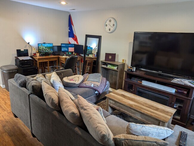Foto del edificio - Spacious 1 Bed, 1 Bath in Lakeview