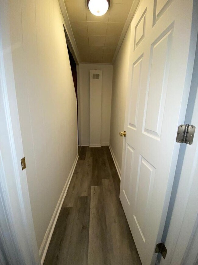 Building Photo - FRESH RENO