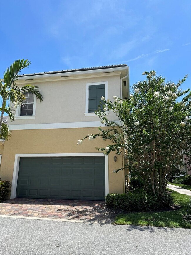 Building Photo - 717 Dakota Dr