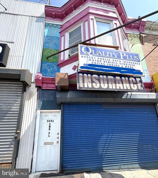 Foto del edificio - 3241 N Front St