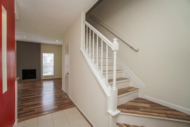 Foto del edificio - 2910 Grants Lake Blvd