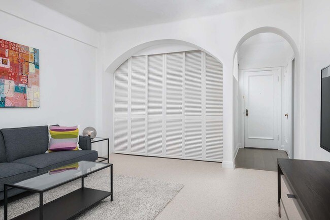 Foto del edificio - Spacious Junior 1 Bedroom in The Hamilton