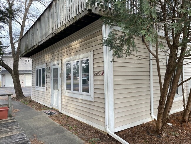 Foto del edificio - Nice and Spacious 1 Bedroom 1 Bath with Attached 1 Car Garage located in Wauconda!