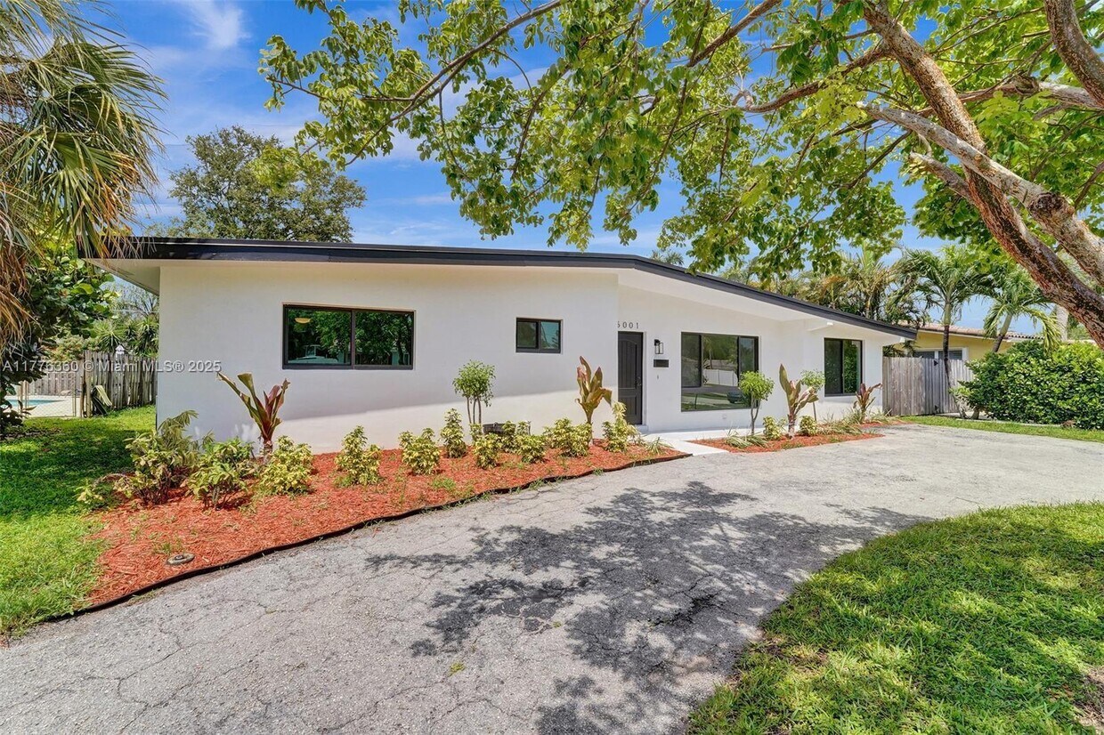 Foto principal - 5001 NE 23rd Ave